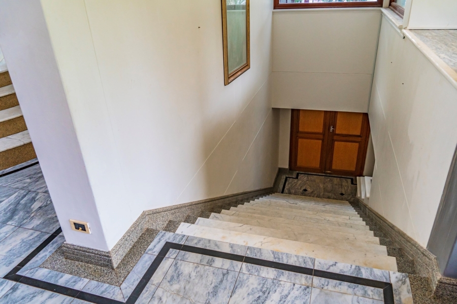 9 Bedroom Property for Sale in Bishopscourt Western Cape